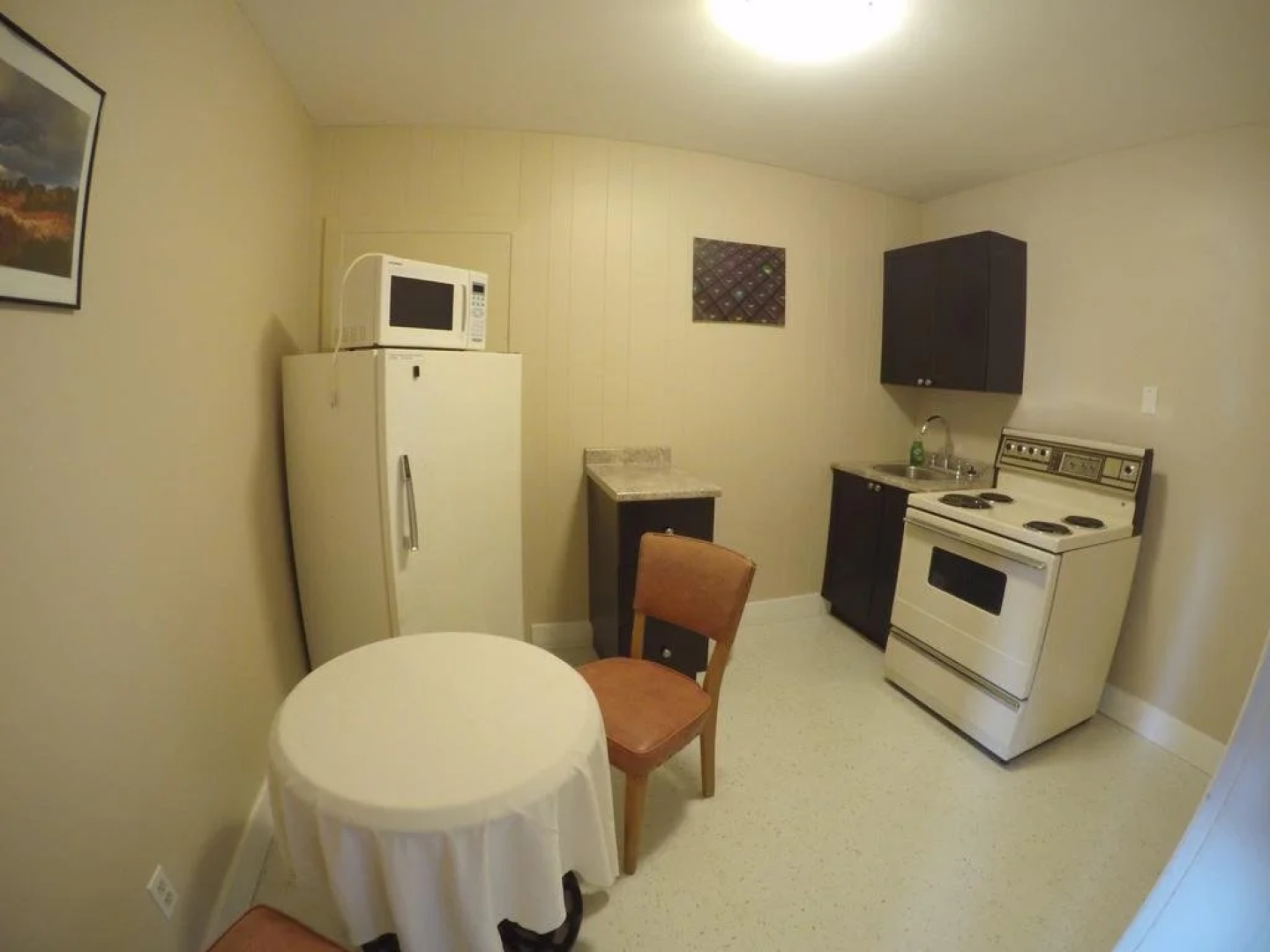 Admiral's Quay Motel & Suites