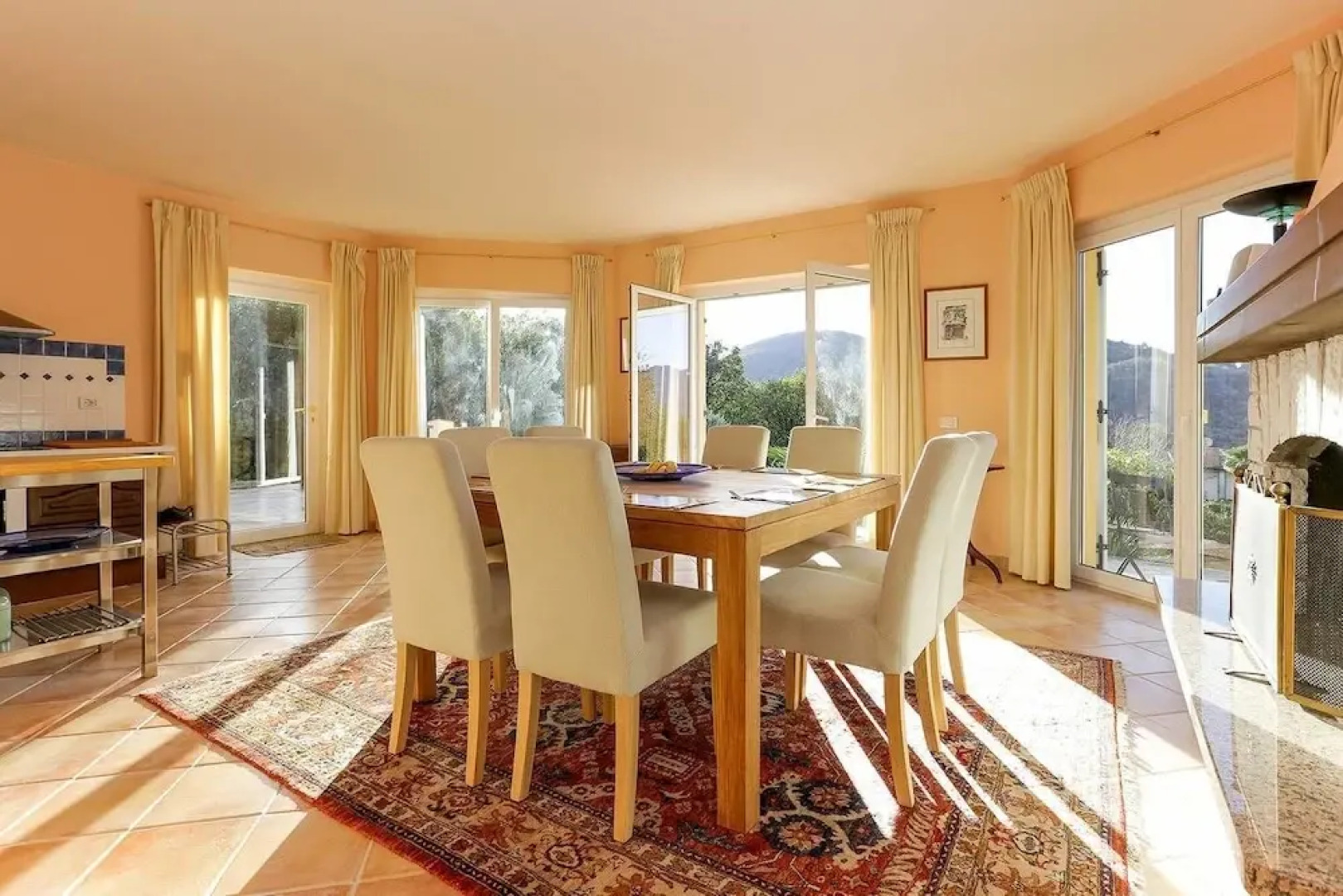 Stunning 4 bed Villa With Private Pool, Bbq, Wifi, Lake Views, Walking Distance to Restaurant