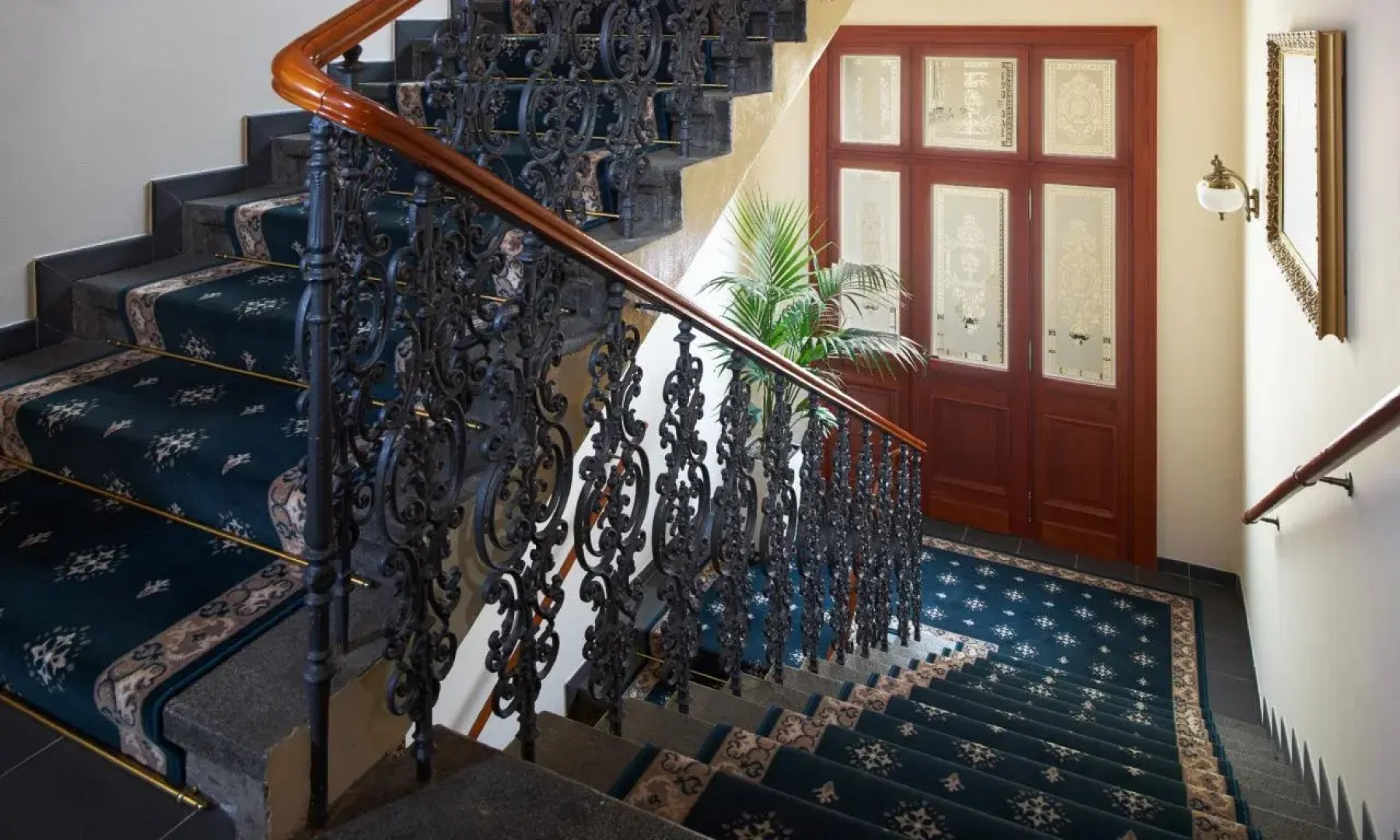 Amigo City Centre Hotel