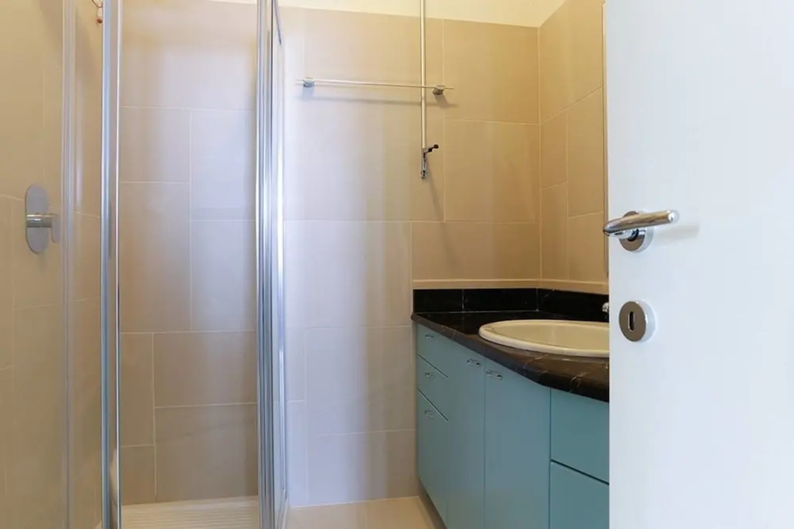 Italian Lakes 1 bed Apartment With Lake Views, Private Terrace, Wifi, Peaceful Location