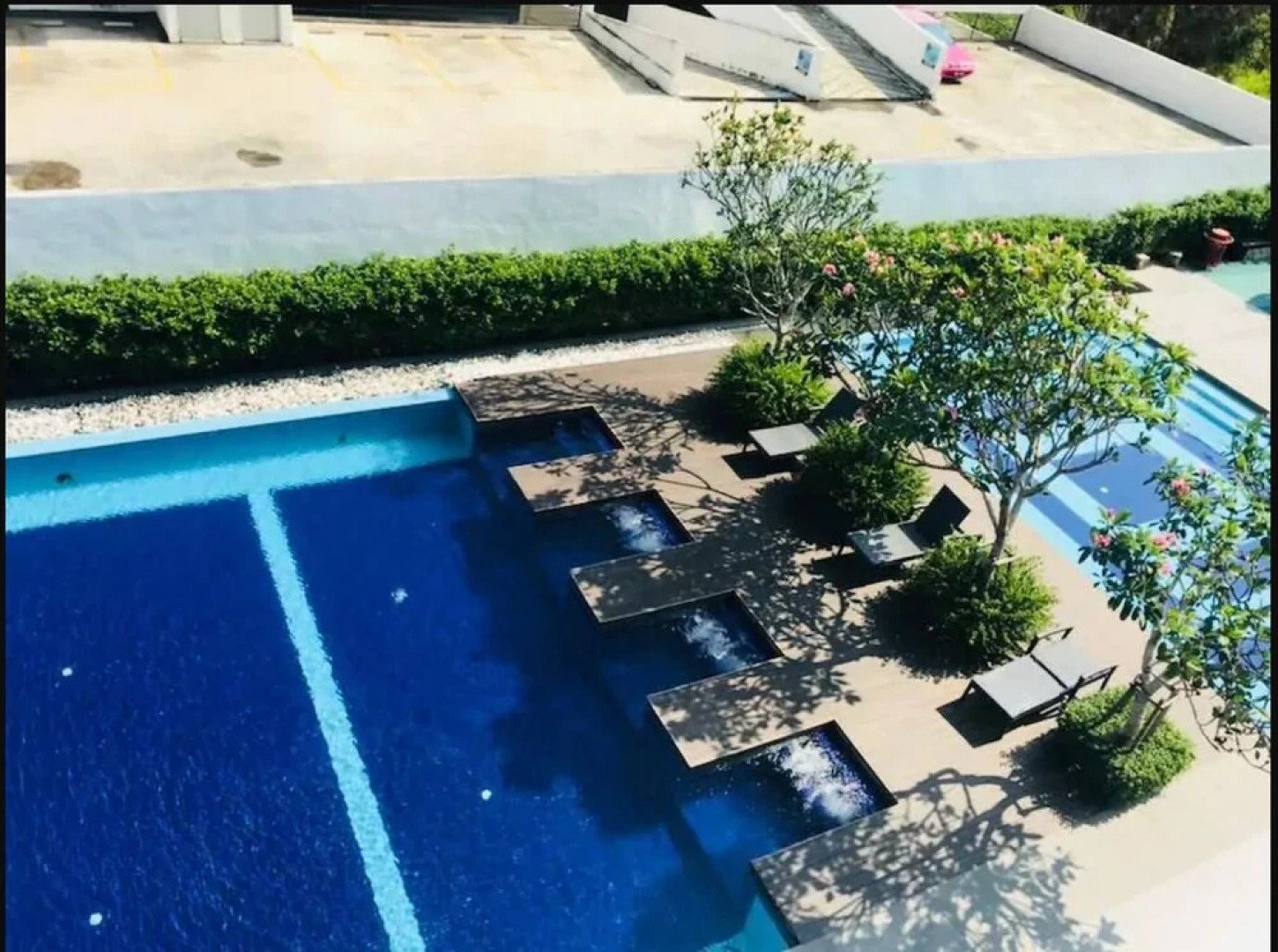 Sky Bungalow Green Beverly Hills