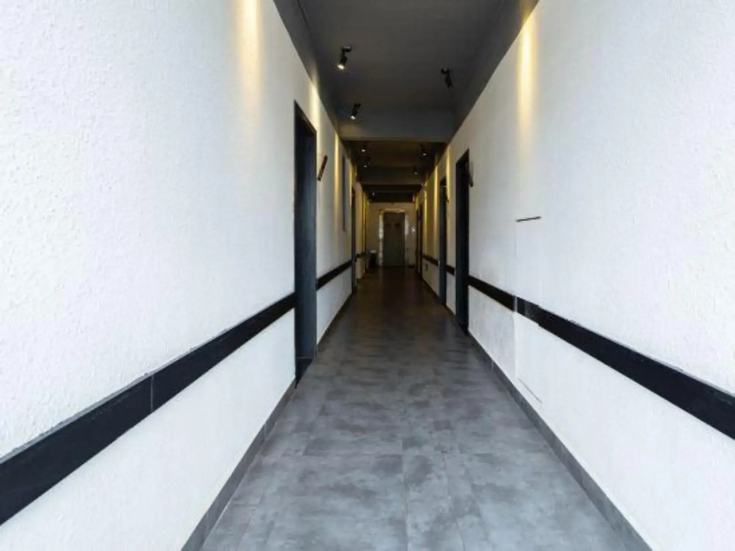 Comma Travel International Youth Hotel