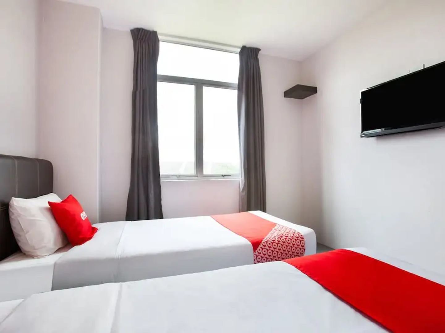 988 Hotel by OYO Rooms