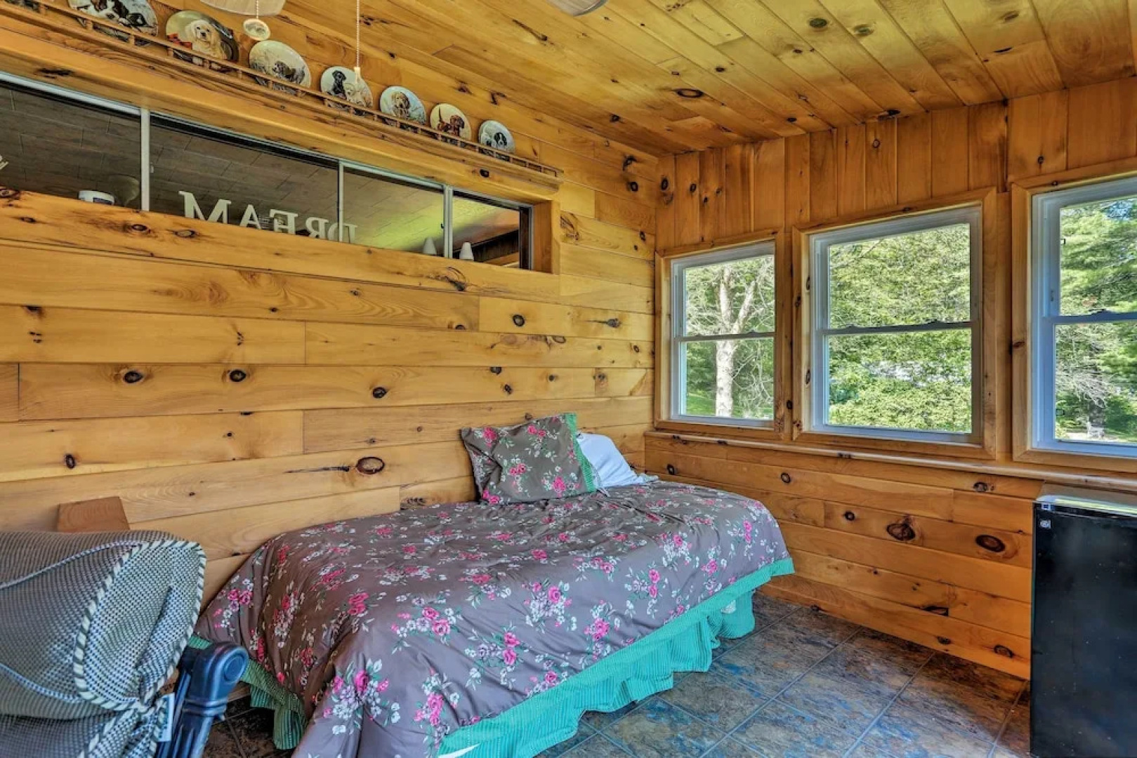 Beach Lake Cabin on Delaware River w/ Sunroom!