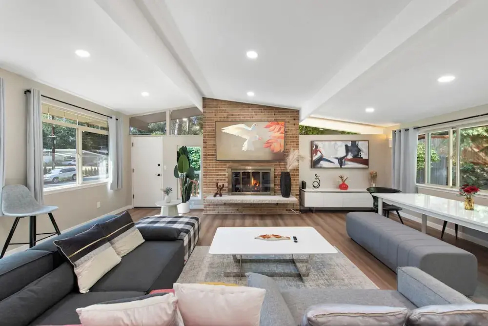 Stylish & Spacious Retreat in Downtown Bellevue