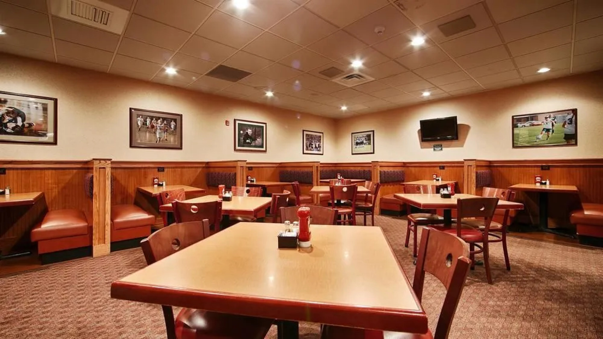 Best Western Plus University Inn Steubenville