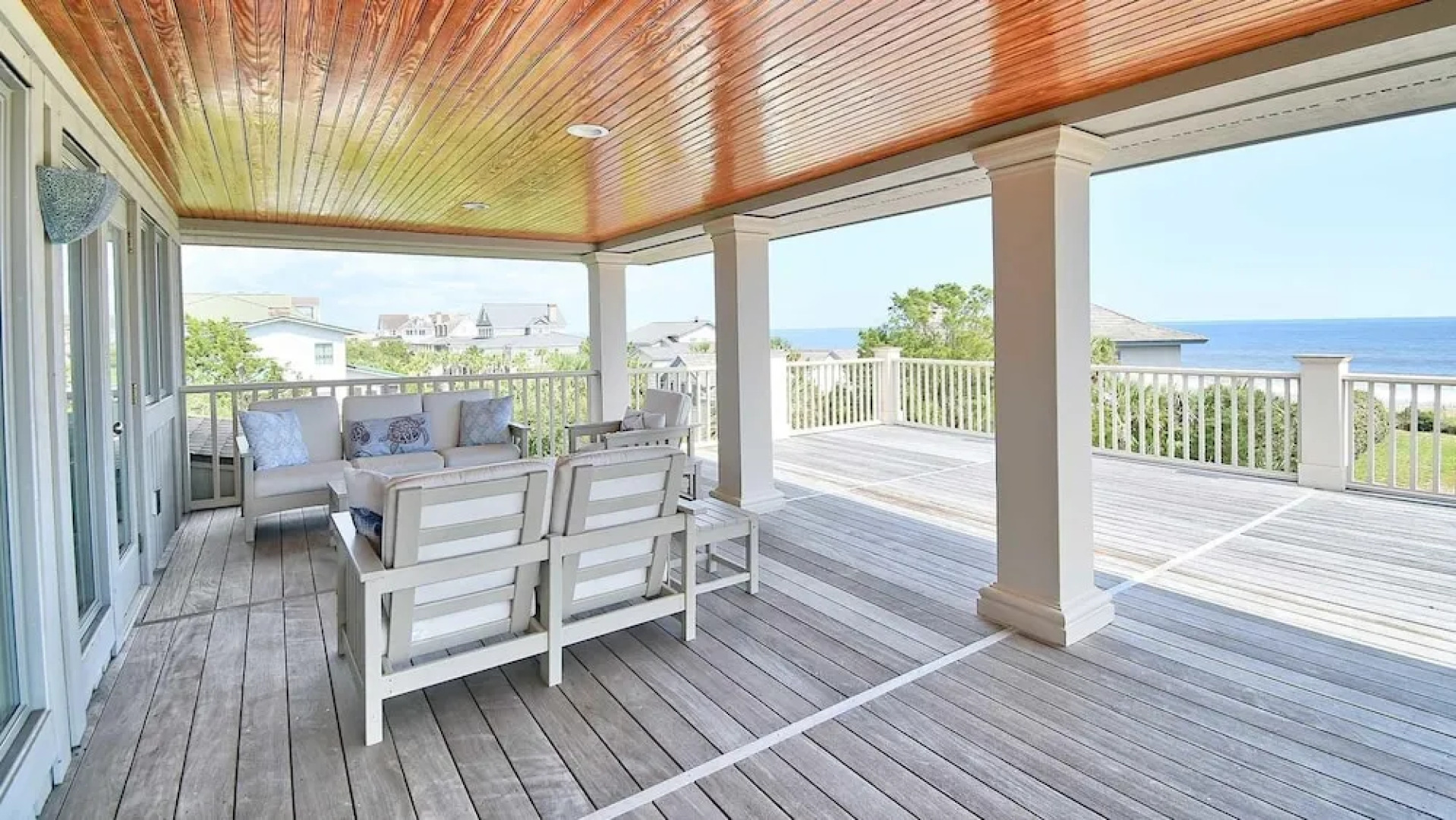 134 Maison Blanche 7 Br Home by RedAwning