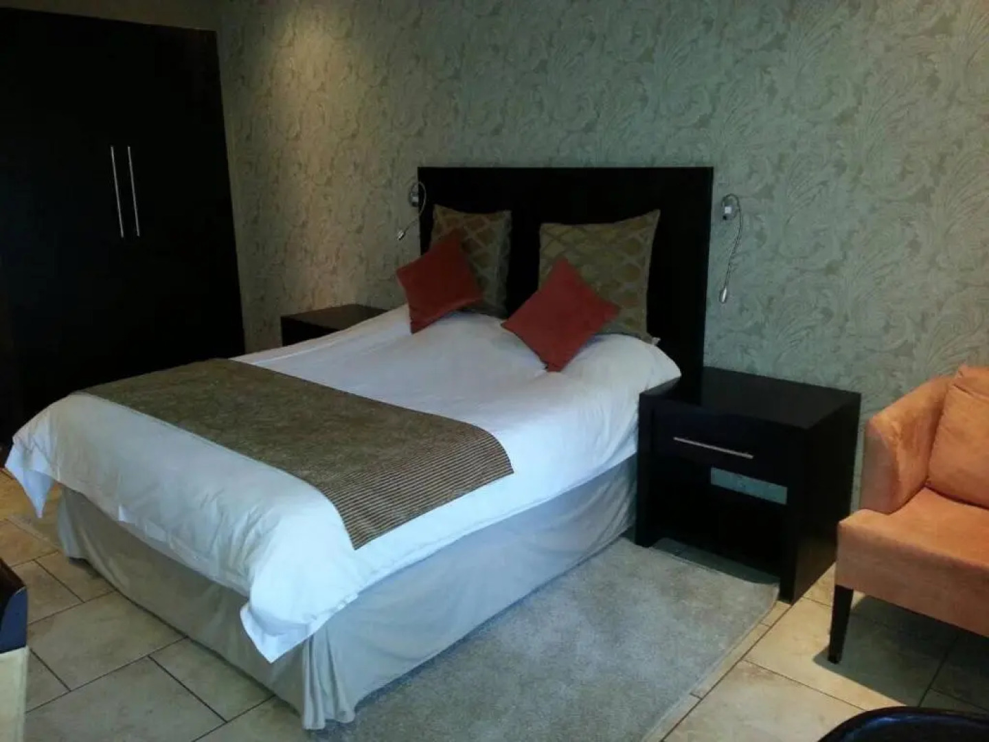 Planet Hotel HollyBum