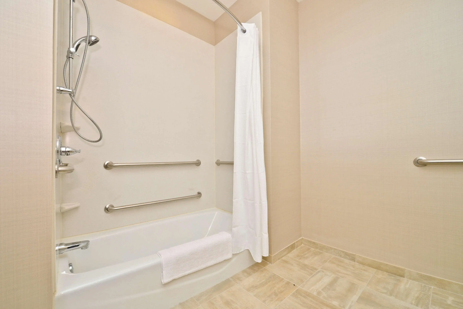 Green Mill Village Hotel & Suites, BW Signature Collection