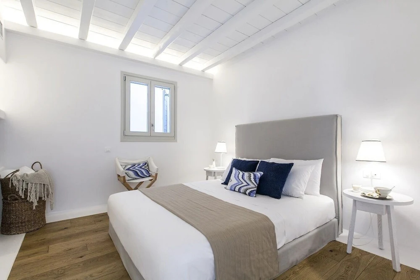 Villa Blue - White by Thea-concept