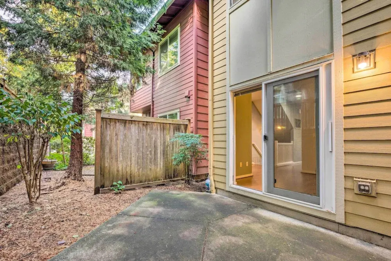 Quaint Issaquah Home - Walk to Shops & Dining