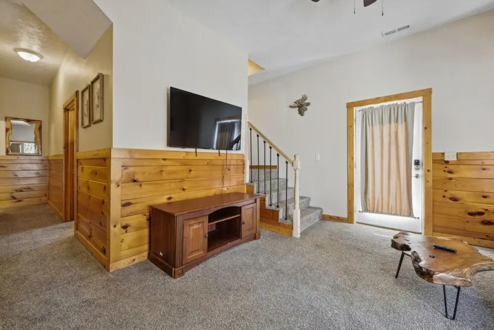 Private Golden Fox Cabin with Grill and Firepit by Redawning