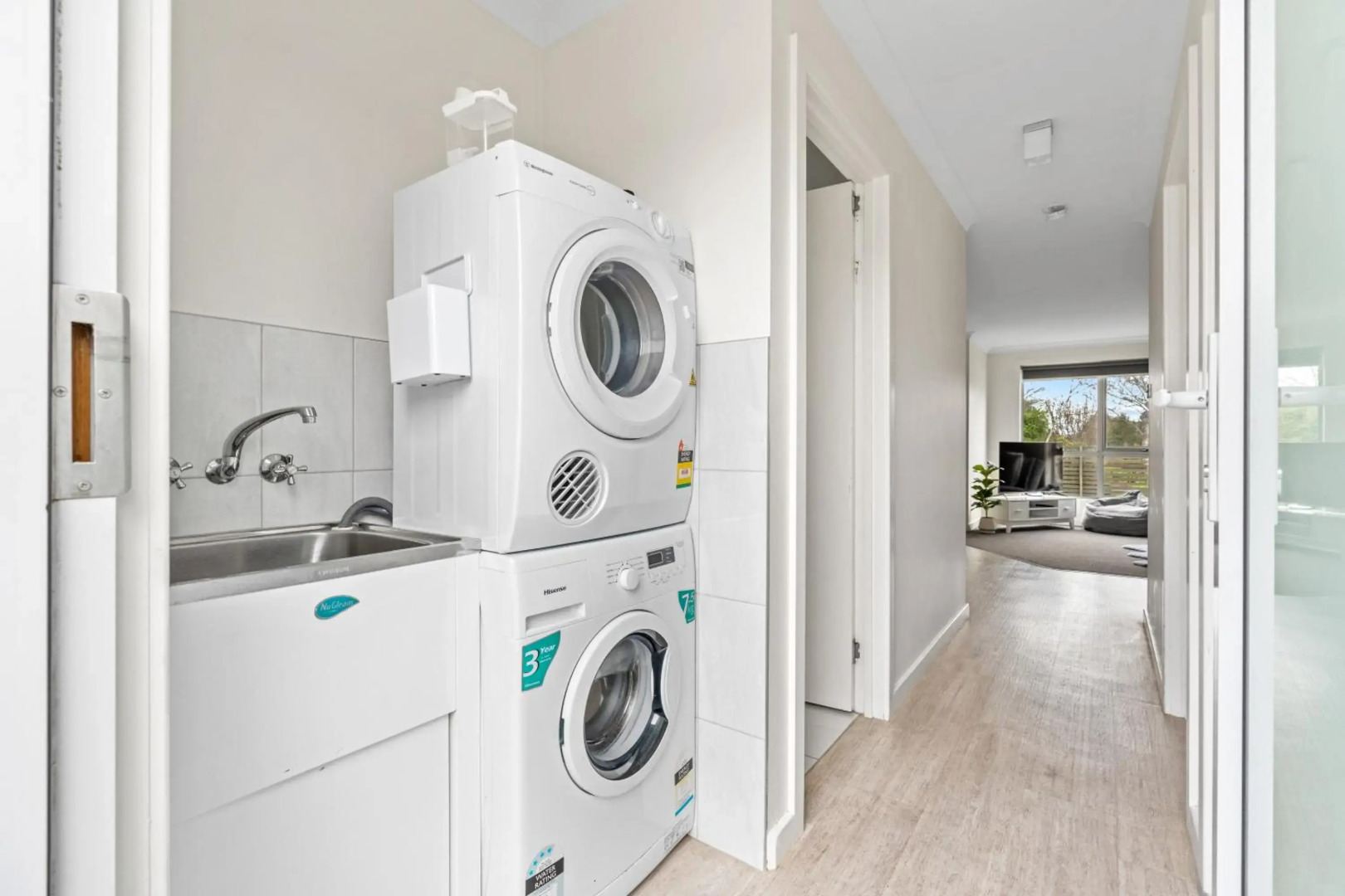 Stylish and Spacious Launceston Villa + Free Wifi