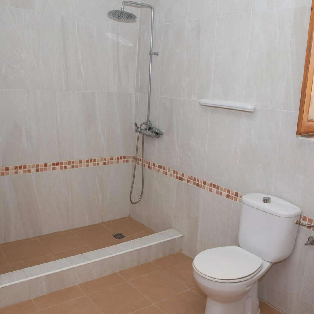 Casa Mari - fabulous semi-detached villa with swimming pool, tennis court and huge gardens