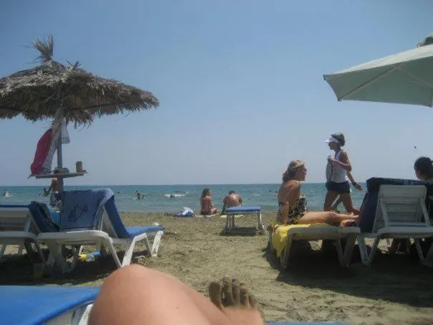 104 Excellent 2 bed apartment with pool view, AC & gym!