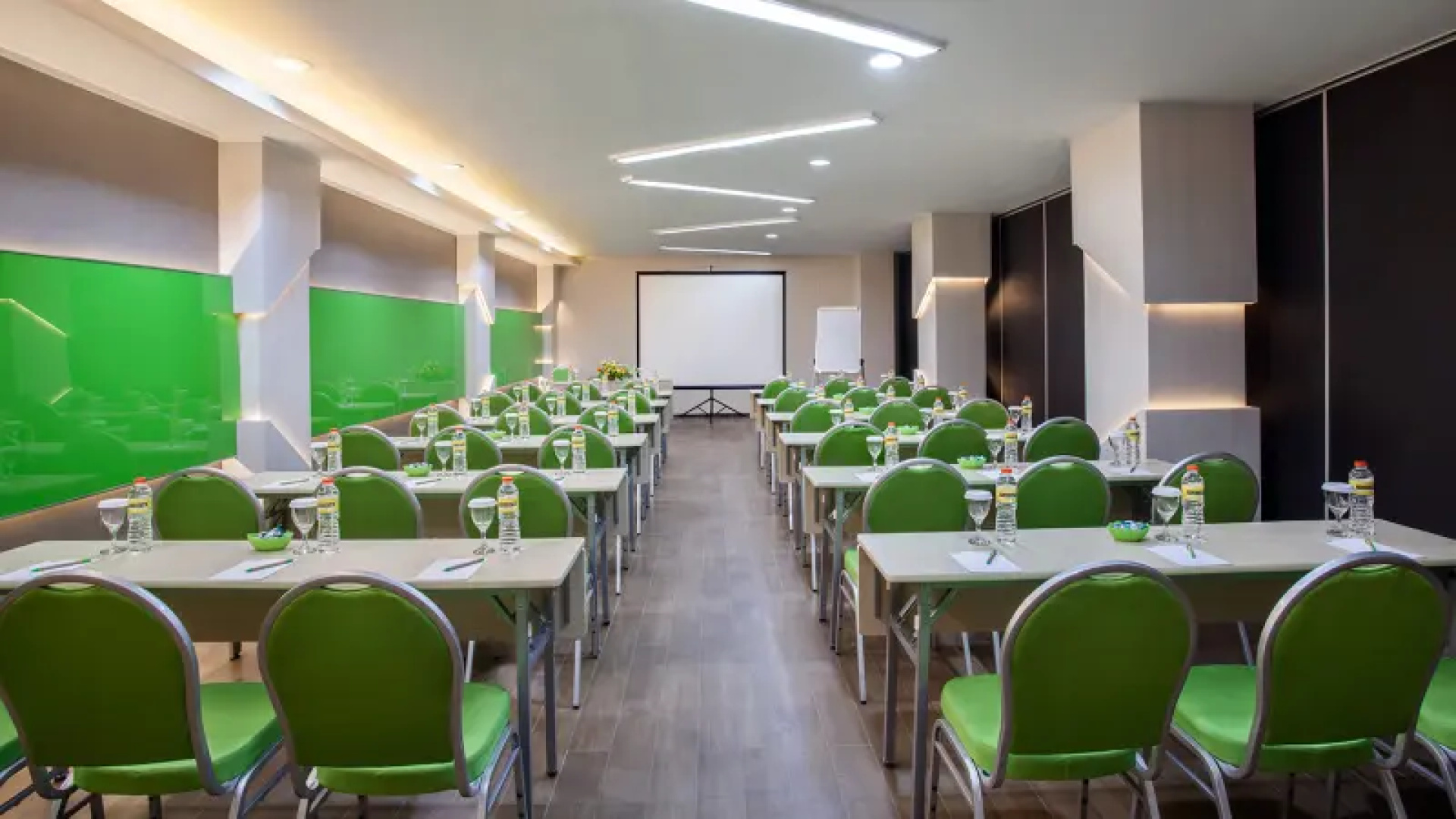 MaxOneHotels at Tidar Surabaya