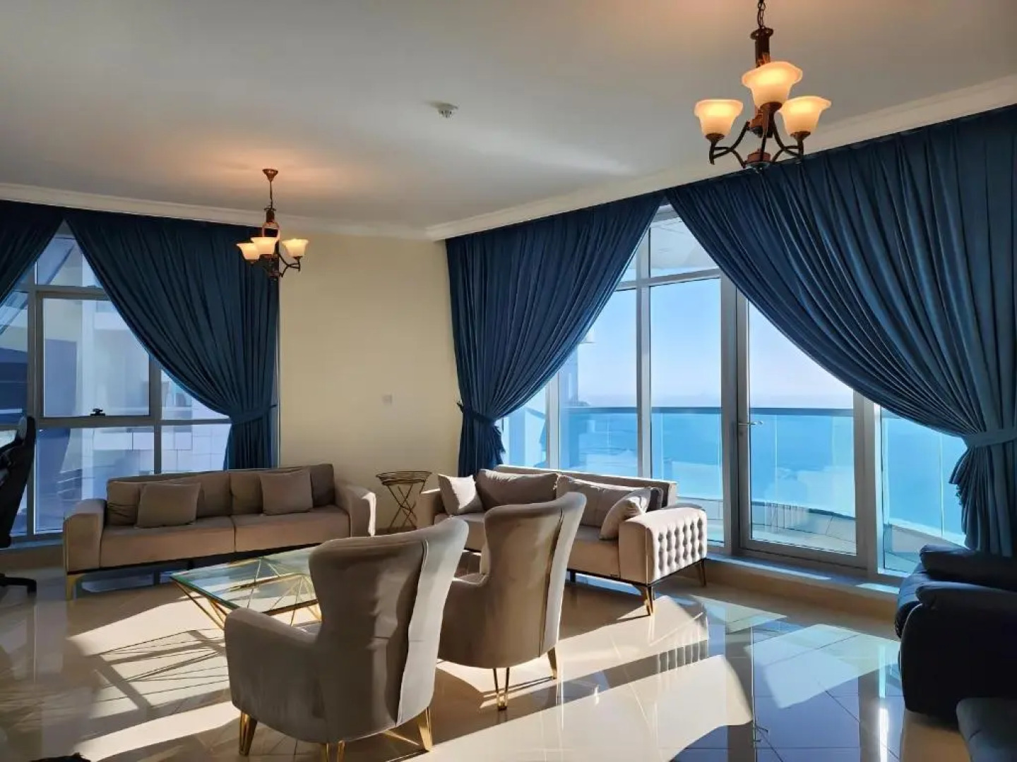 Awesome 2 bedroom apartment with beachfront