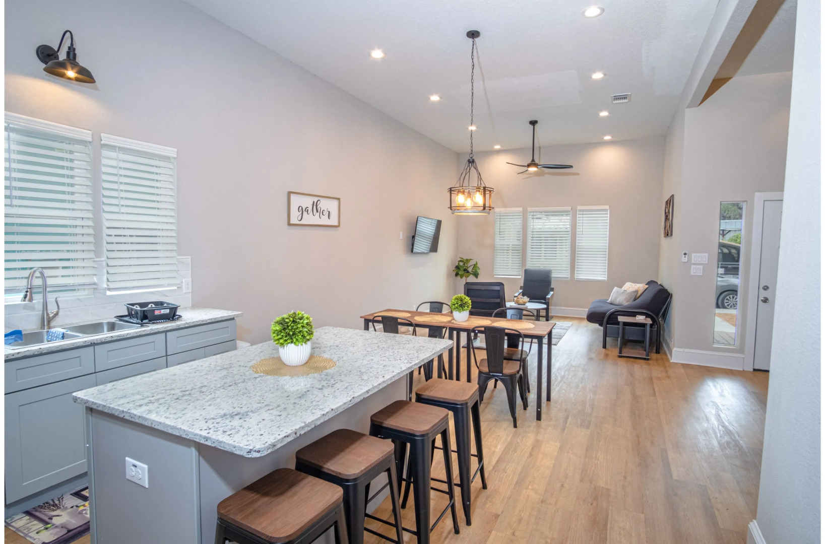 Brand New Remodeled 3BR/2BA House Near Downtown