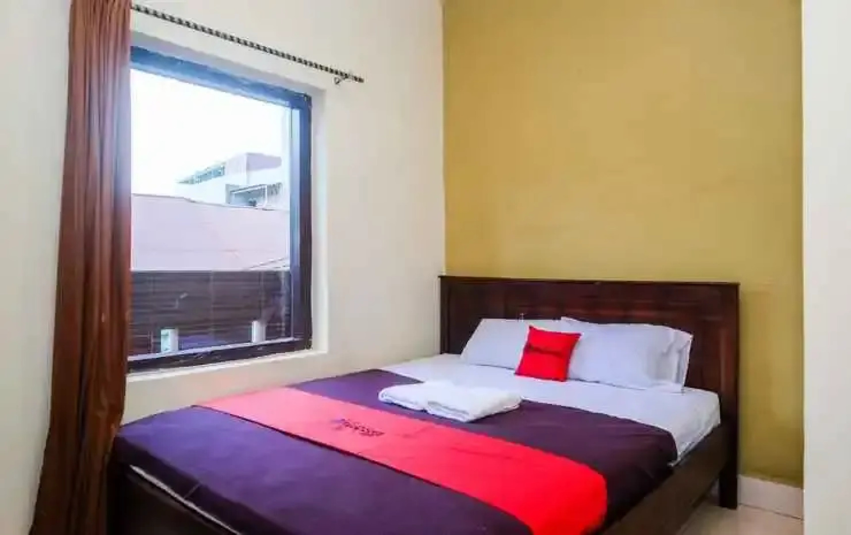 RedDoorz @ Hotel Rich Parepare near Pantai Mattirotasi