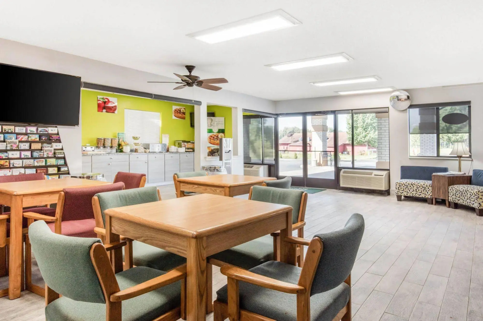 Quality Inn & Suites Metropolis I-24