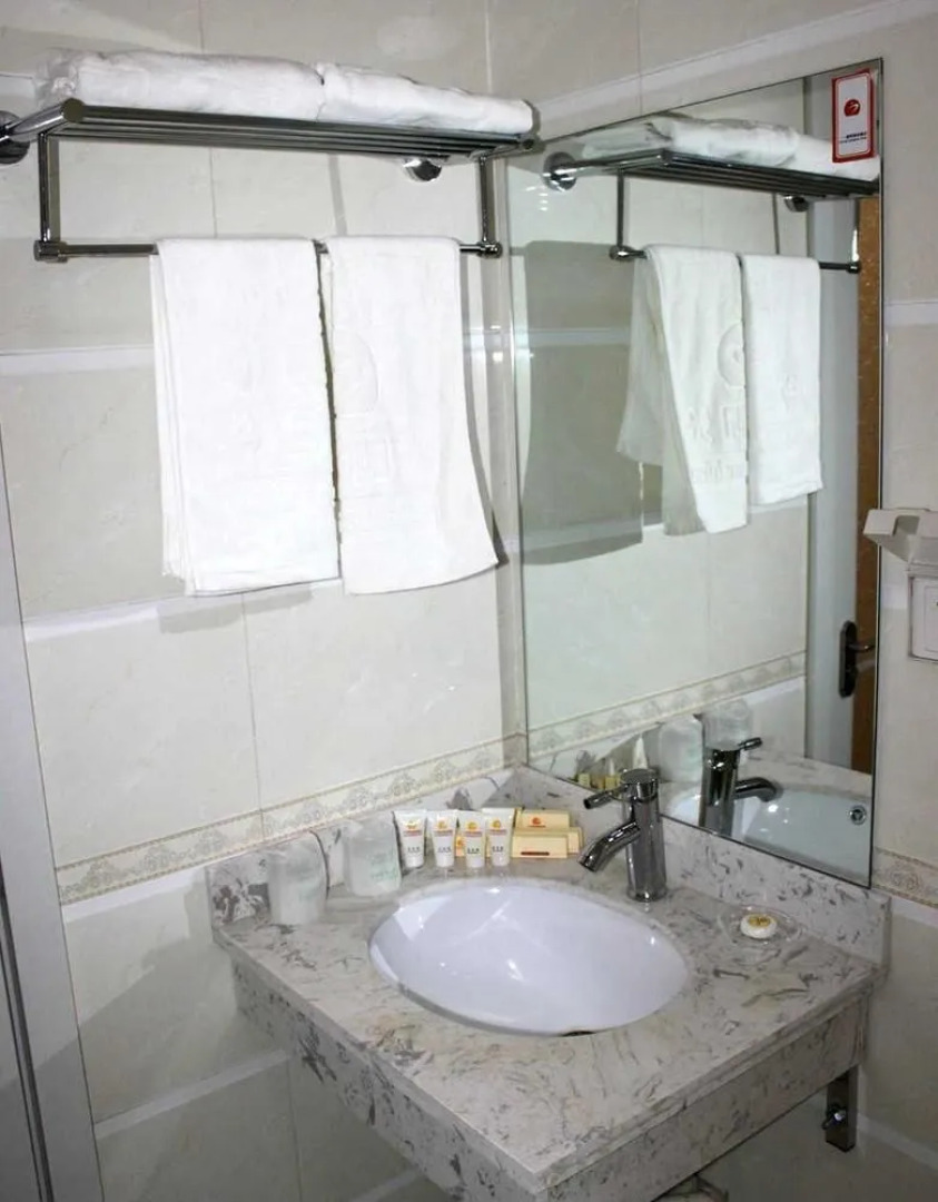 Yiyi Hot Business Hotel