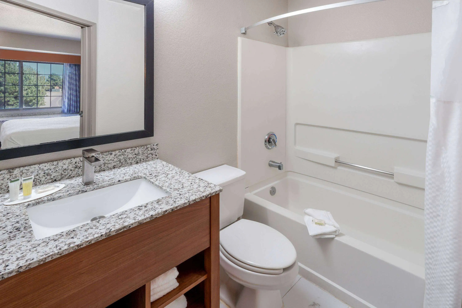 Days Inn & Suites by Wyndham Greeley