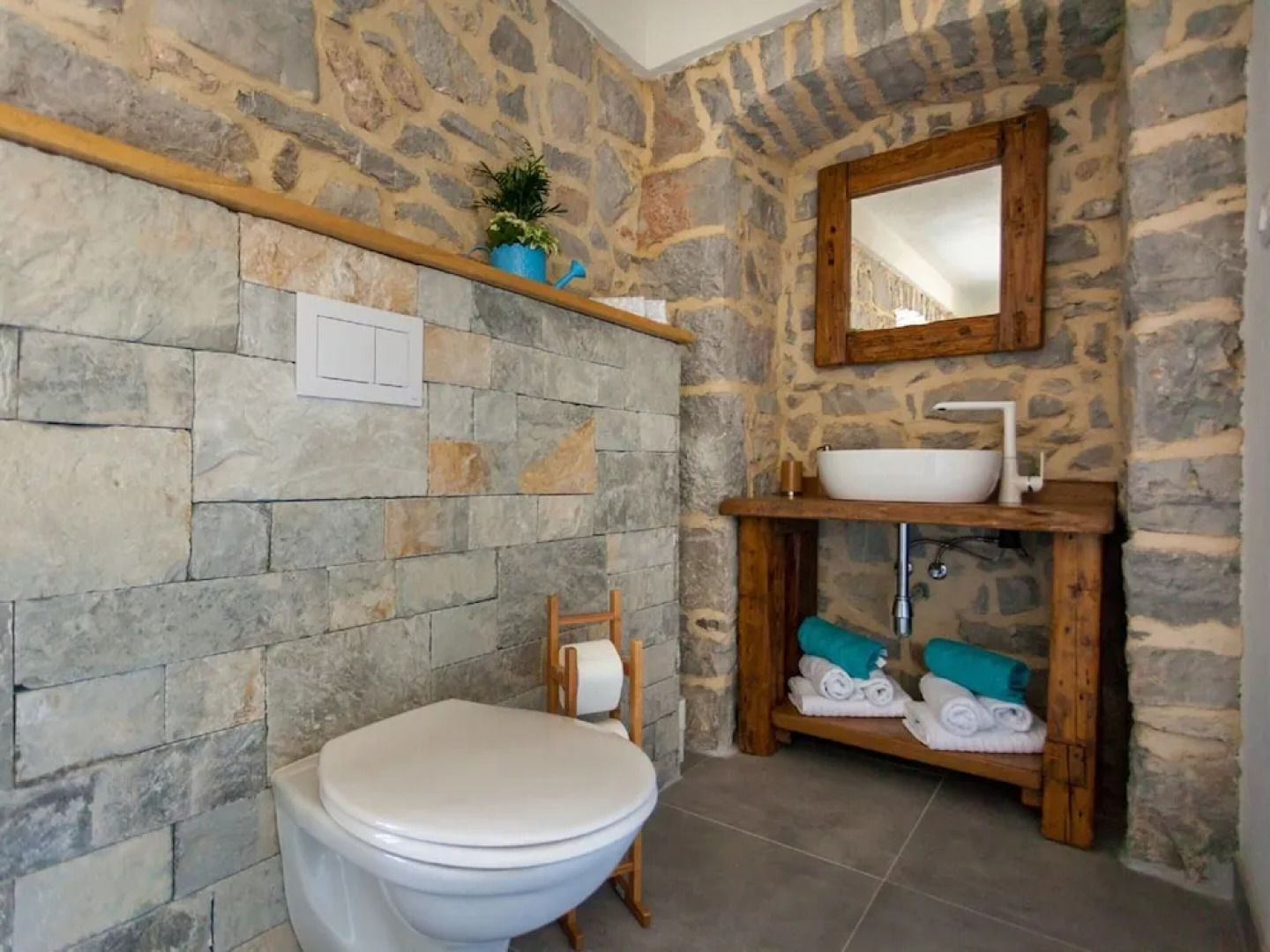 Gorgeous Villa With Private Swimming Pool and Covered Terrace