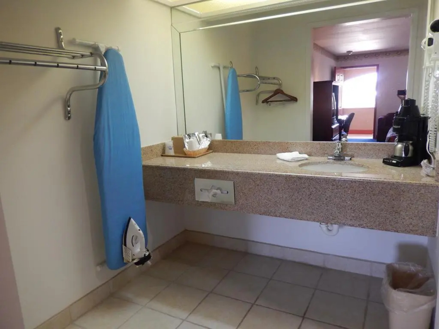 Island Suites Bay City