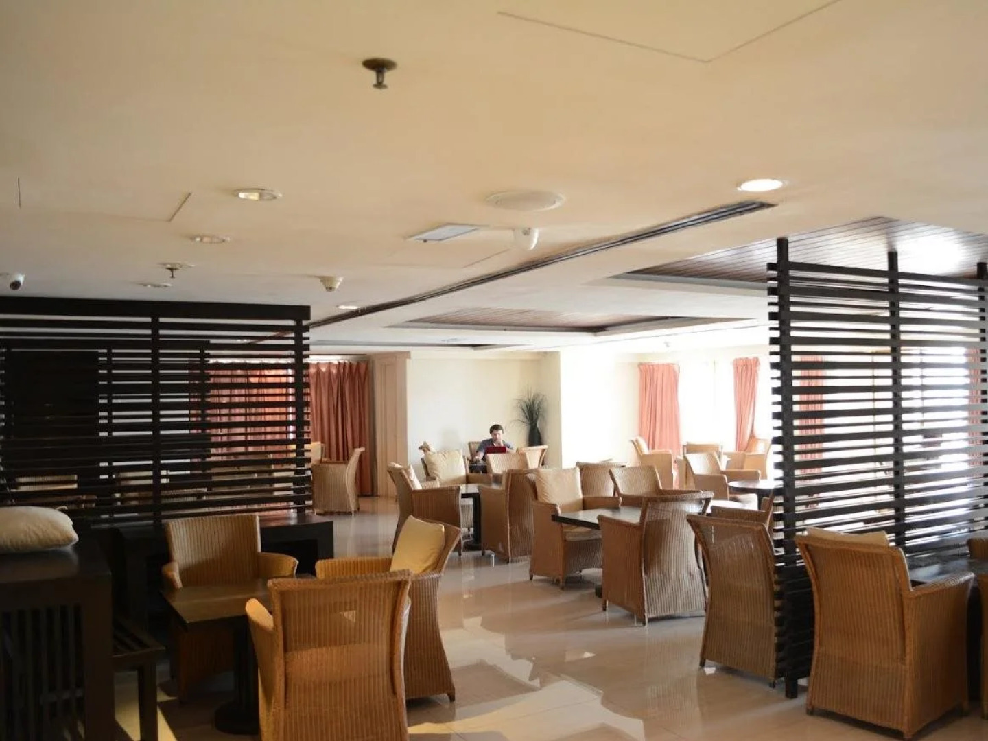 W Studio Resort Suites at Pyramid Tower