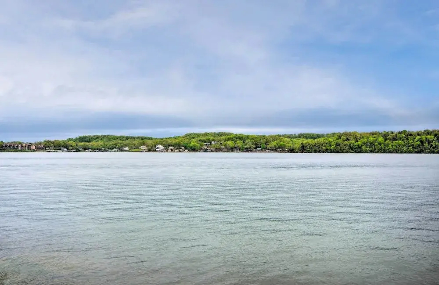 Pool Days & Water Fun Await: Lake Ozark Escape!