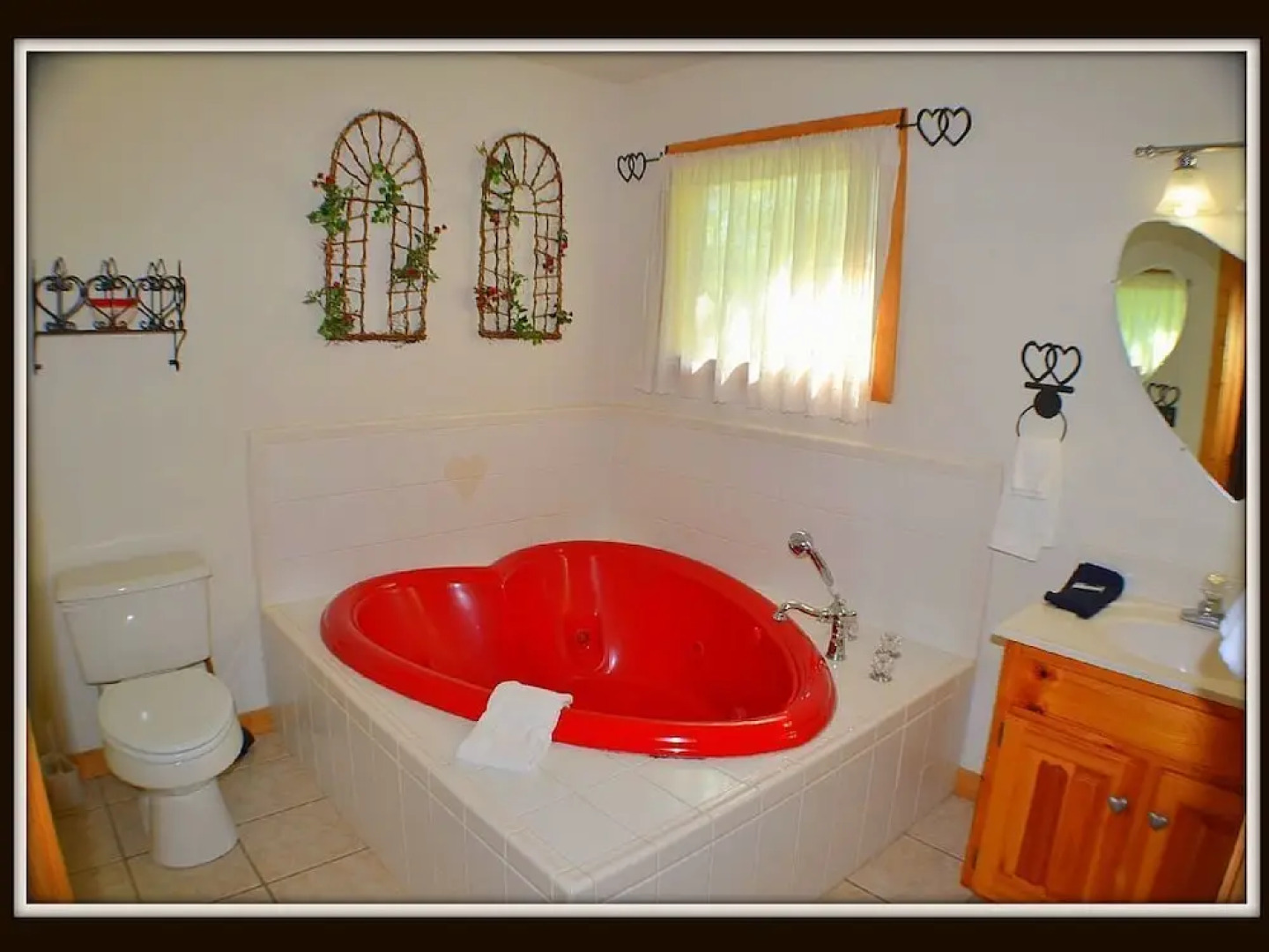 Amore Mountain Retreat - 1 Br cabin by RedAwning