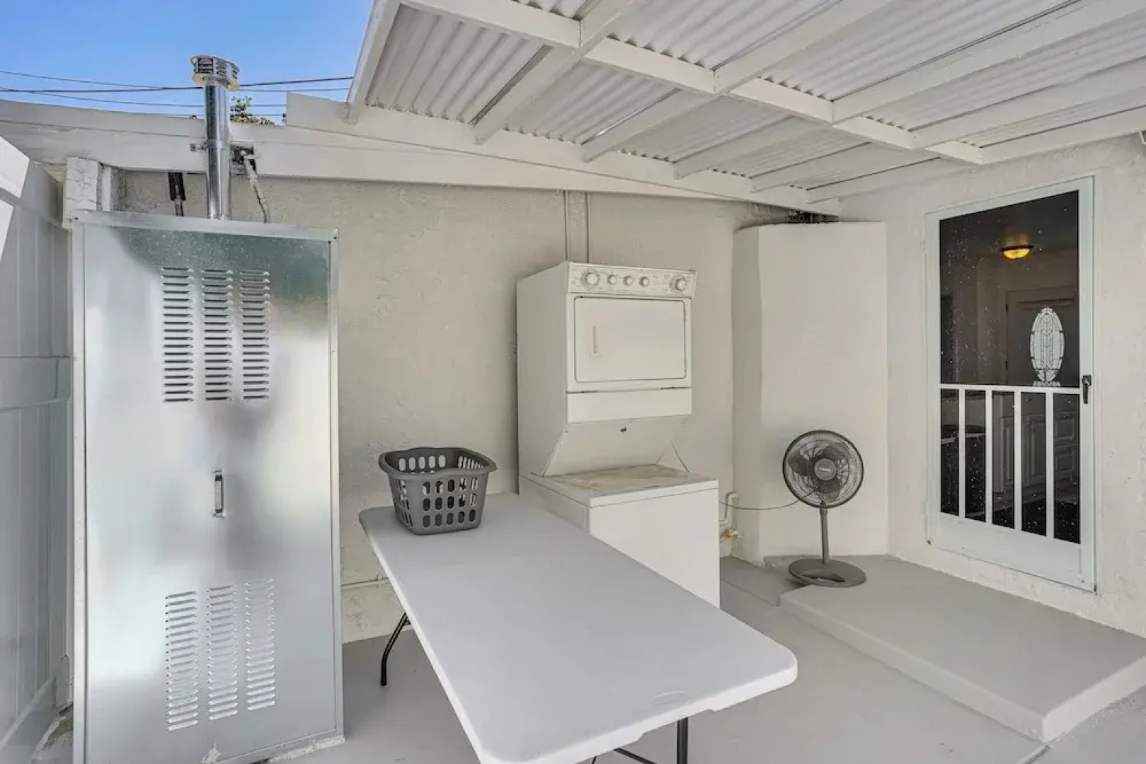 Between LA & Orange County: Quiet Getaway w/ Patio