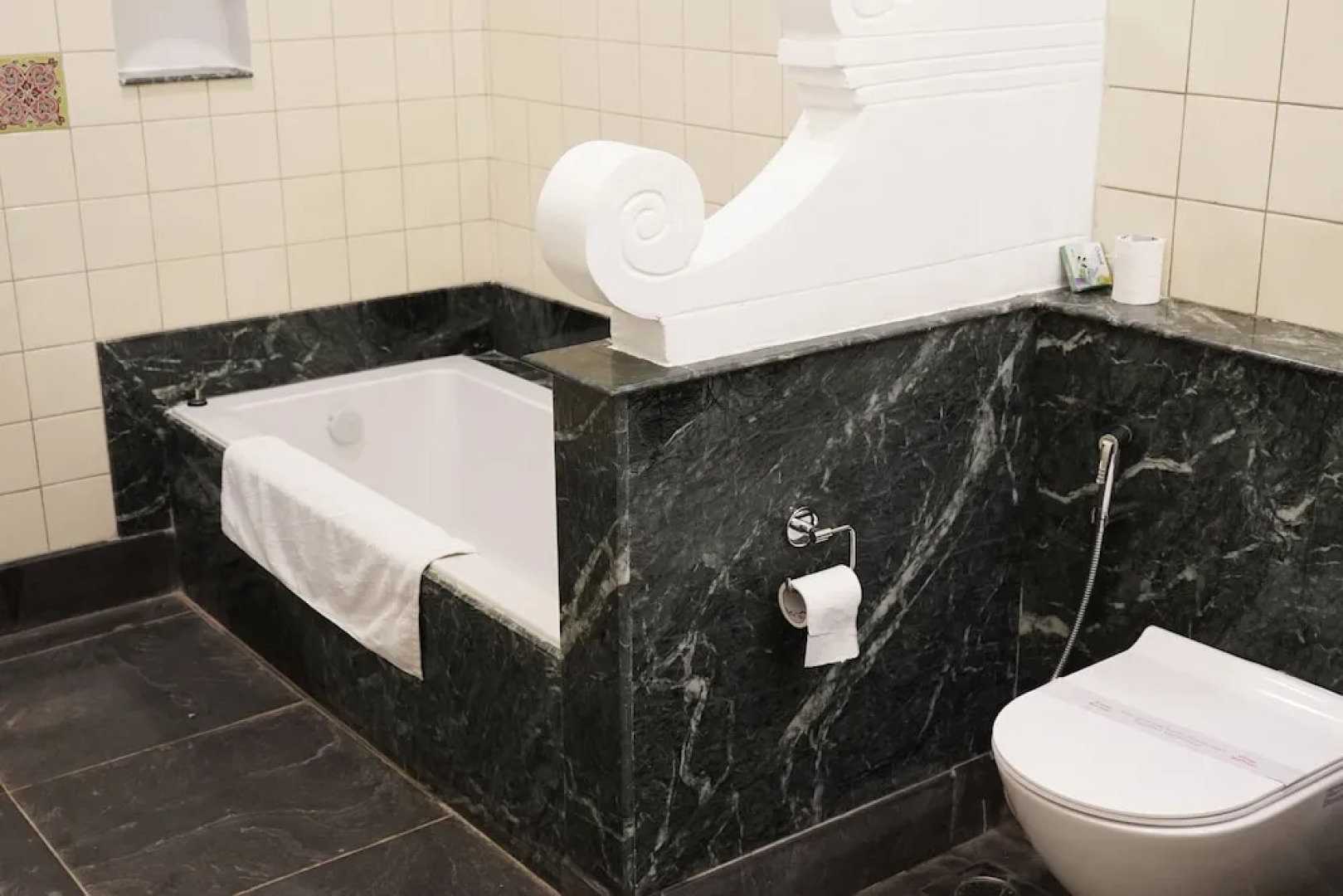 Village Machaan Resort