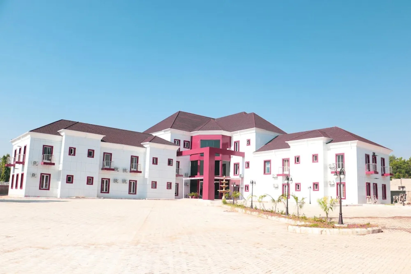 King Daken Diplomatic Suites