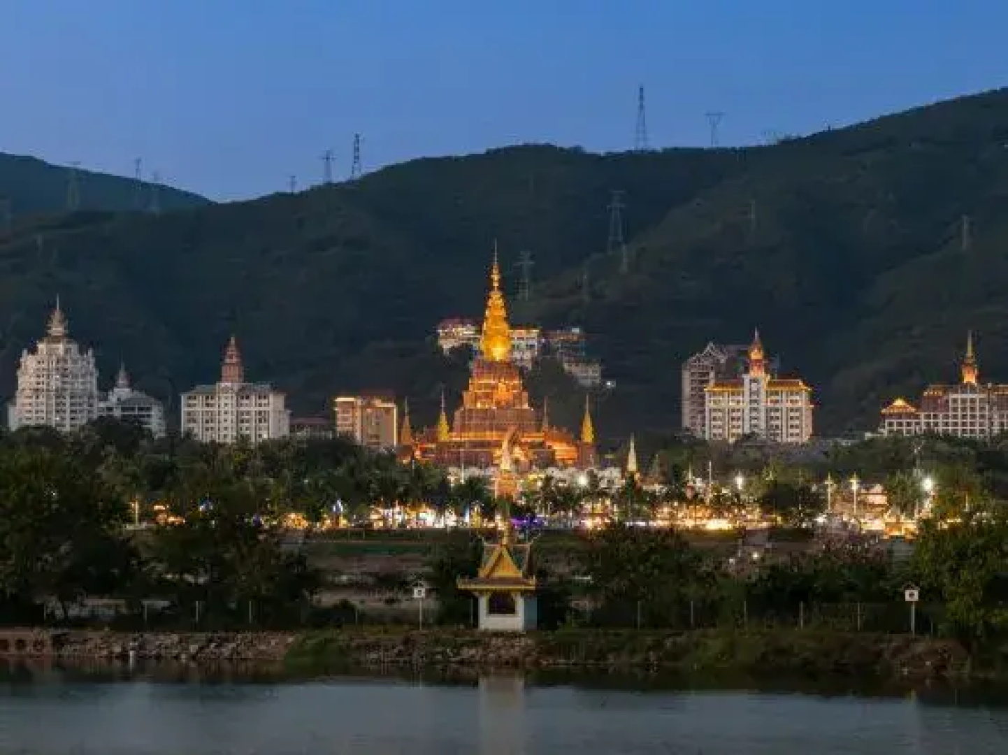 Jinghongjiang Jingyuan Holiday Homestay (Gaozhuang Xishuangjing Star Night Market)