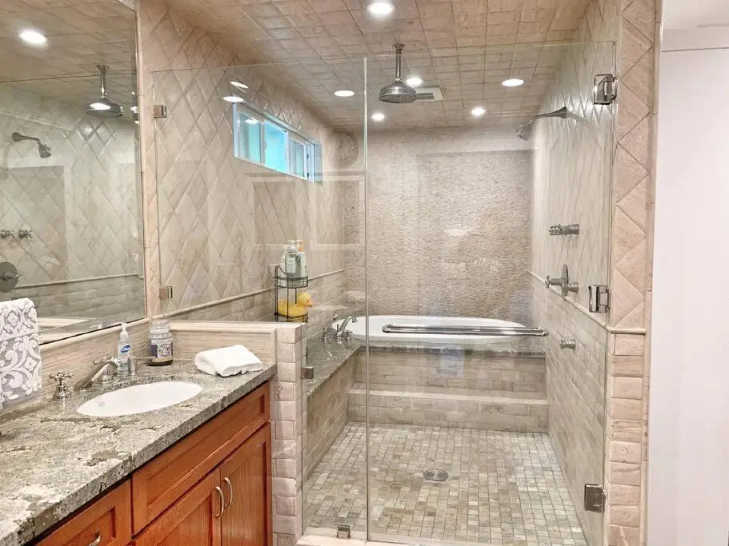 Cute Home 7 Blocks To Beach . Xbox . Bikes . Pets