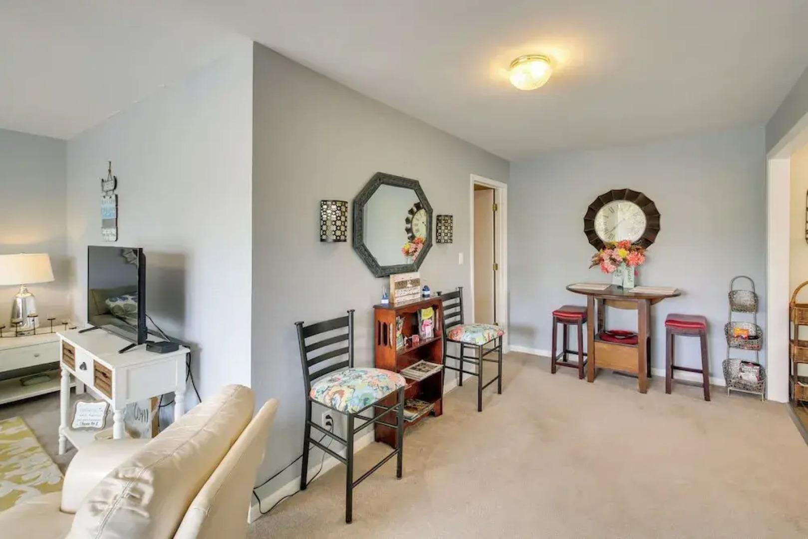 Cozy Lake Cabin w/ Dock in Hot Springs Nat'l Park