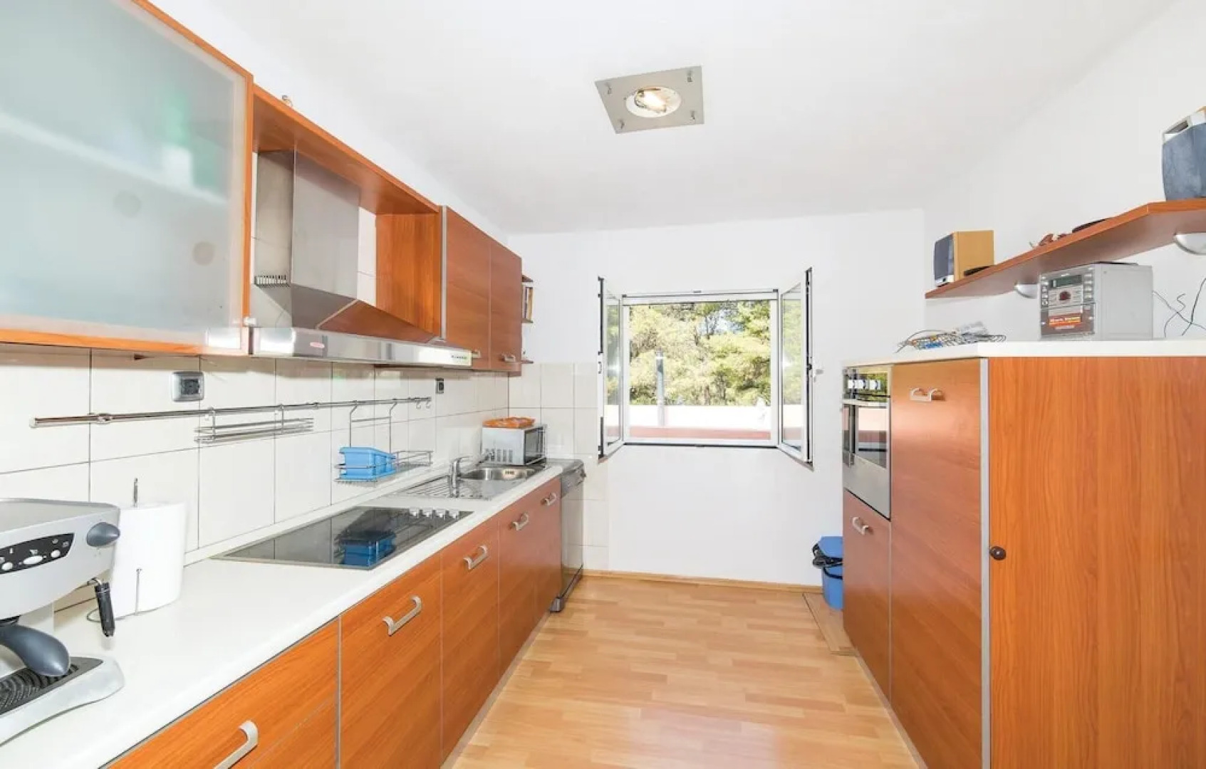 Awesome Home in Okrug Donji With Wifi and 6 Bedrooms