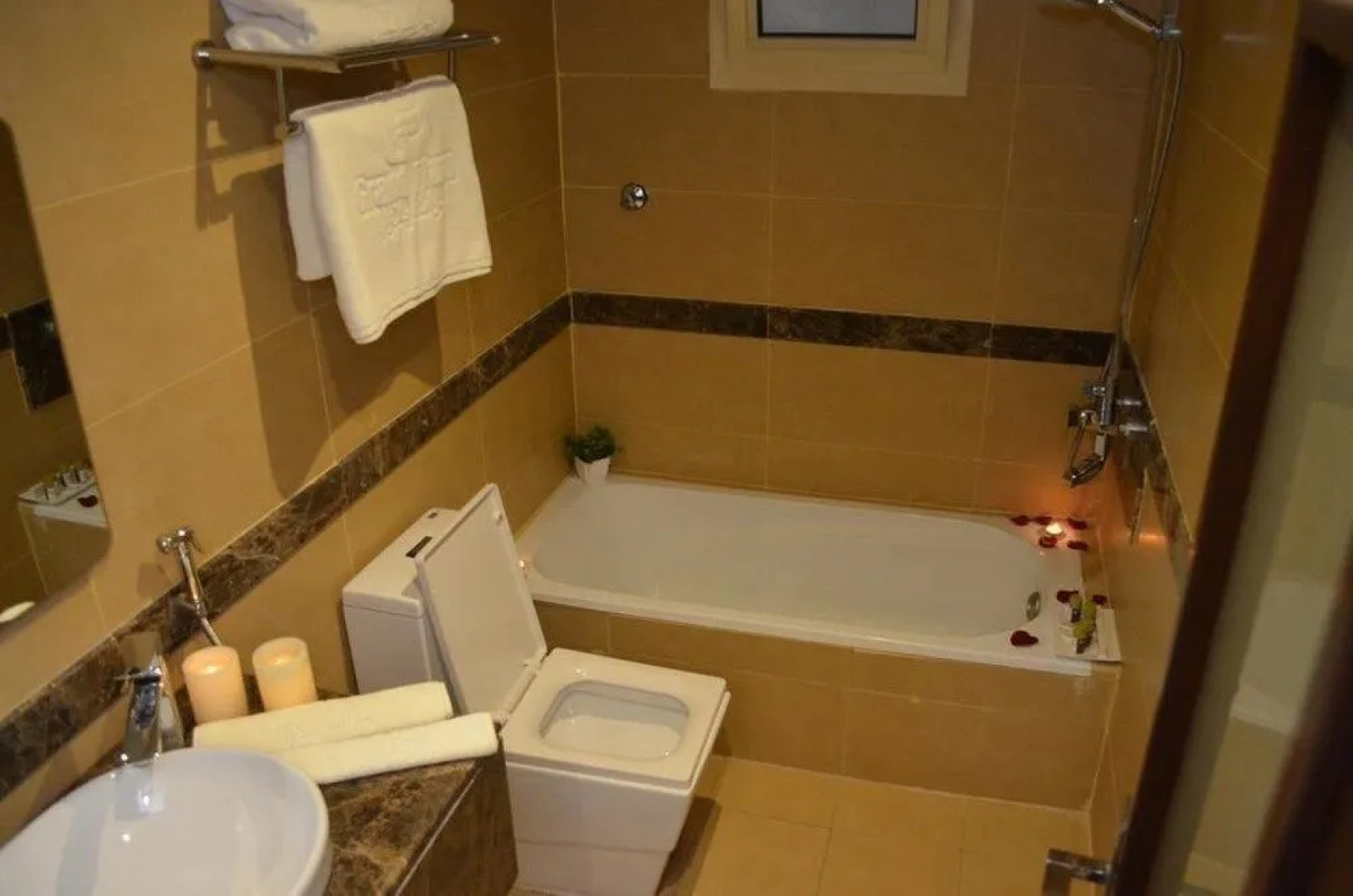 Grand Plaza Hotel Suites