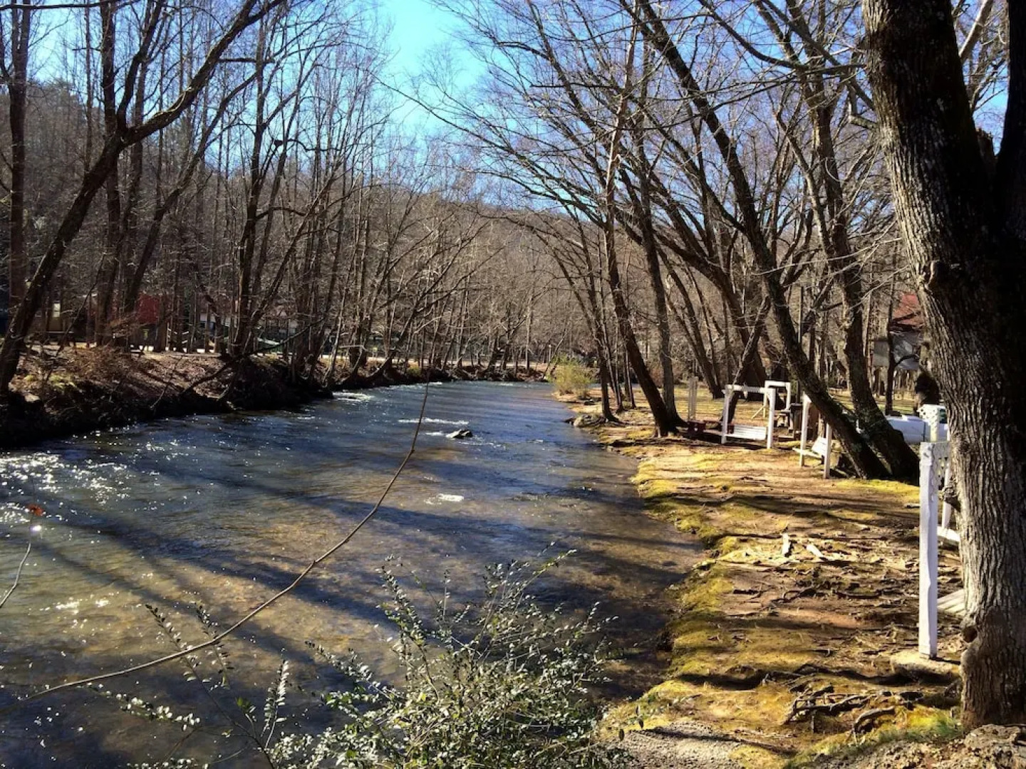 Riverbend Motel & Cabins
