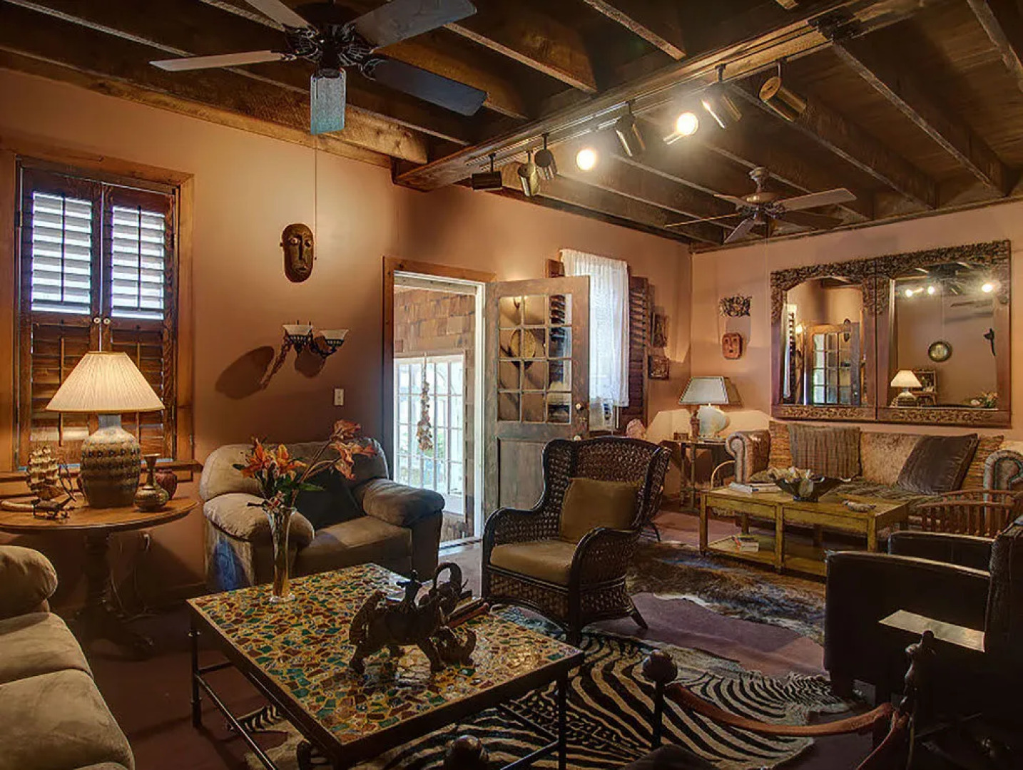 Village Latch Inn Hotel