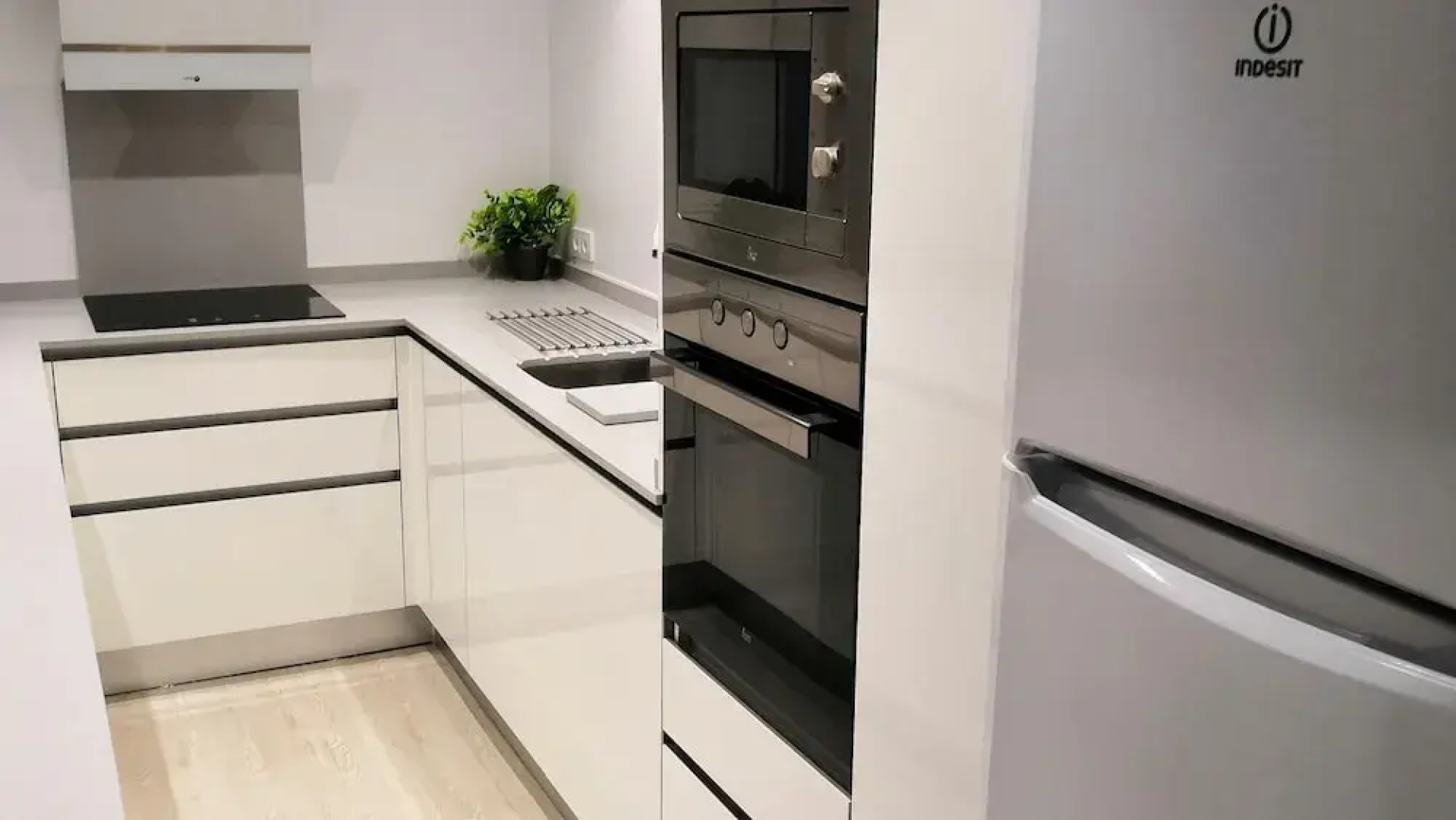 Modern Refurbished Bungalow, Communial Poolwifi