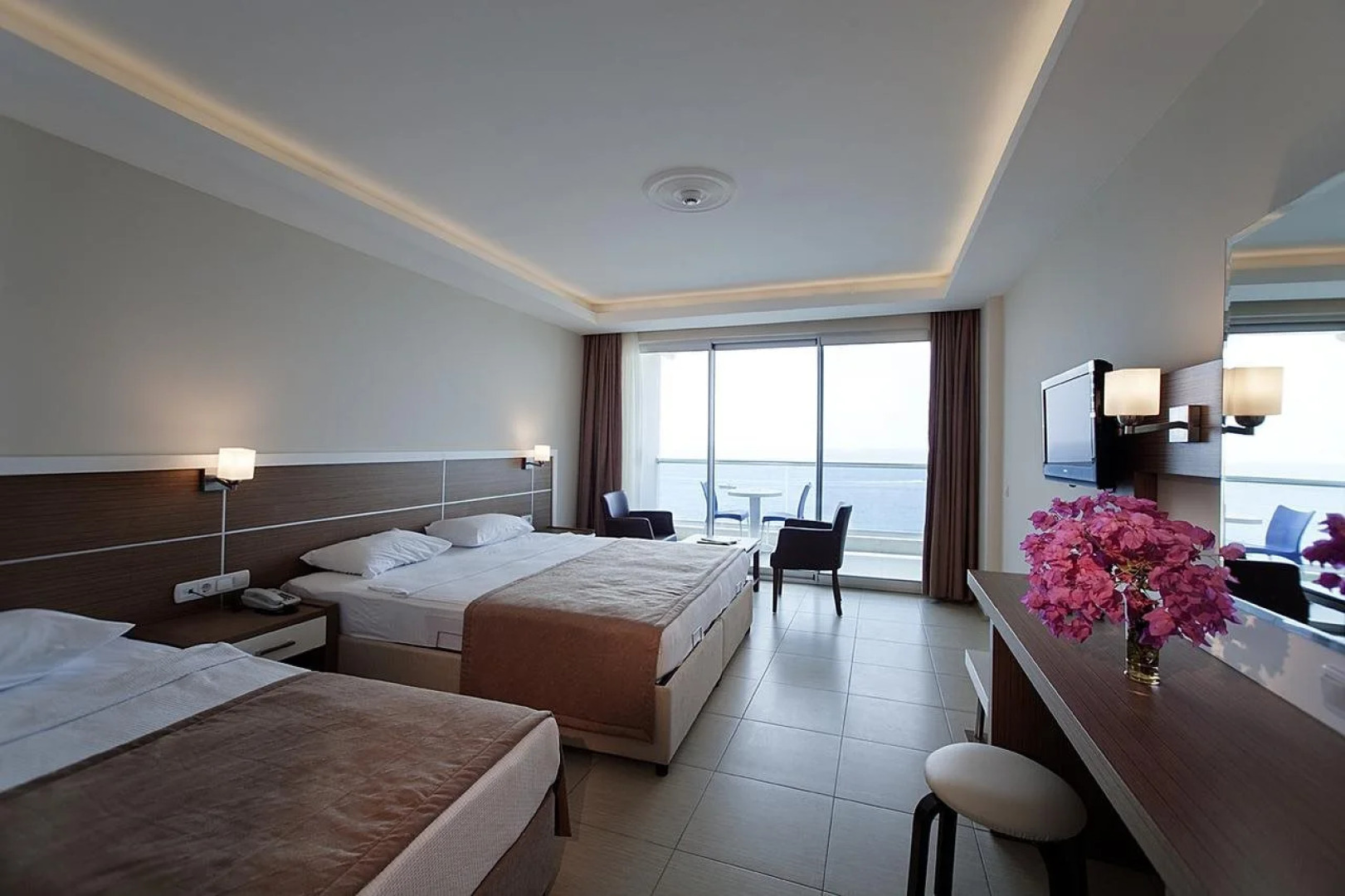 Отель Venessa Beach 