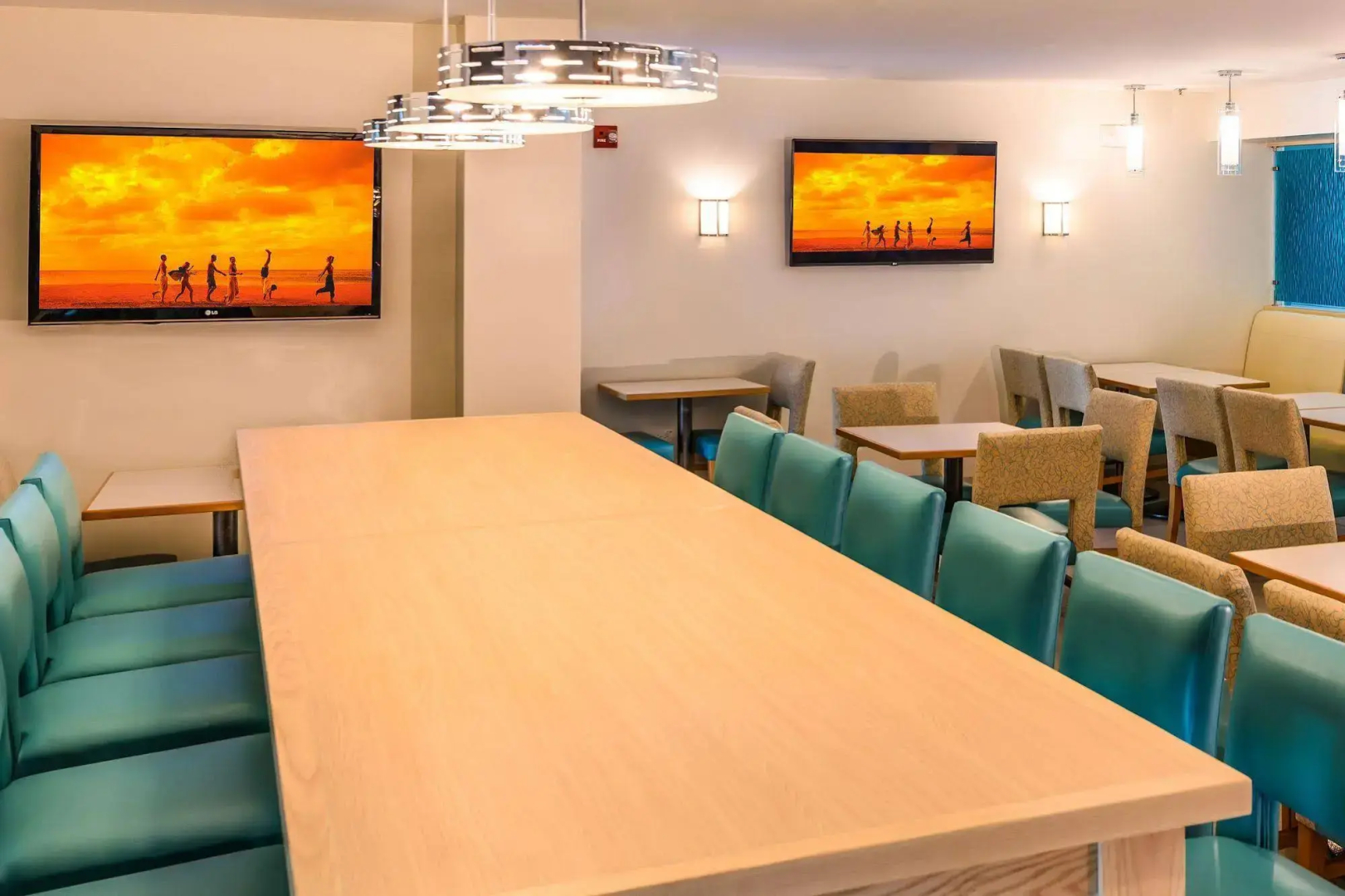 Hampton by Hilton Grand Cayman Seven Mile Beach