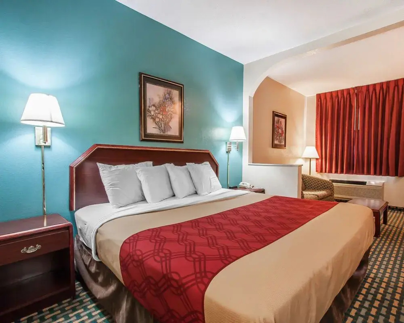 Econo Lodge Inn & Suites