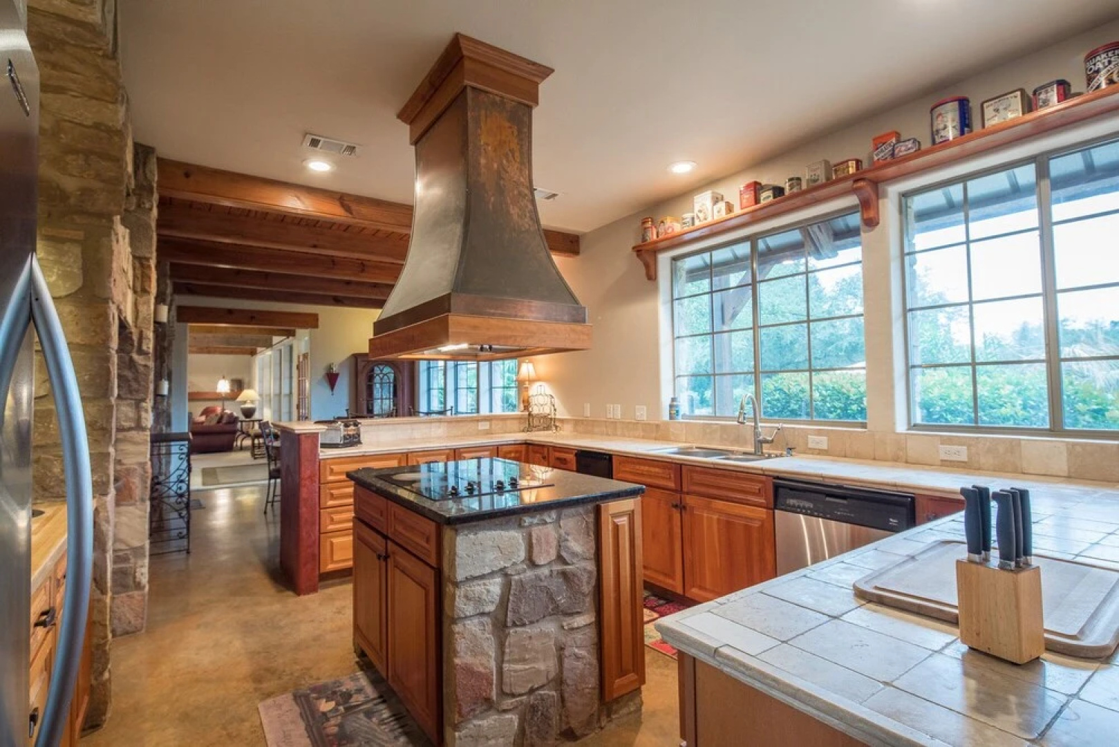 Rock 'n' Wood 4 Bedrooms 3.5 Bathrooms Home