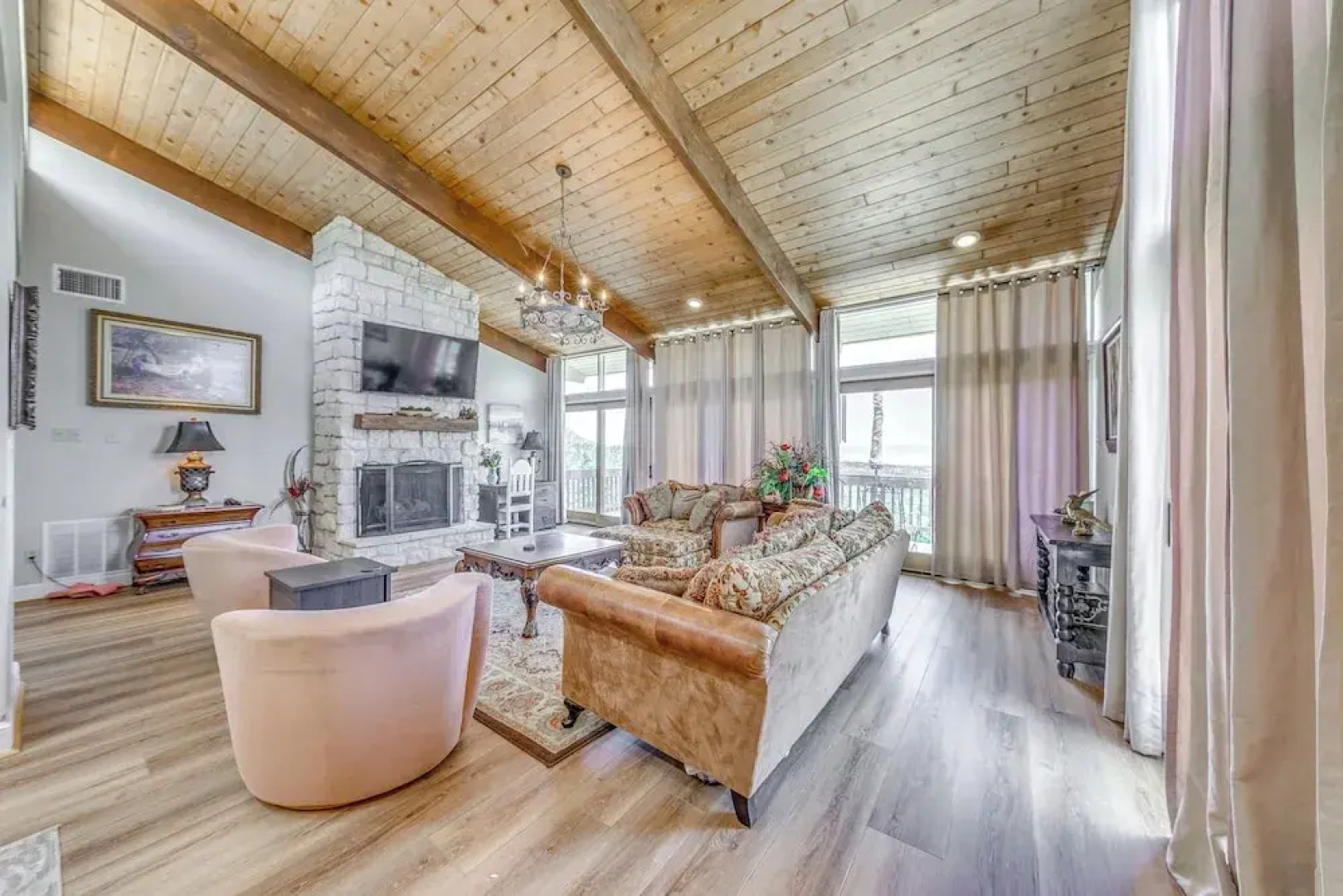 Serene Alto Cabin w/ Mountain Views & Fire Pit!