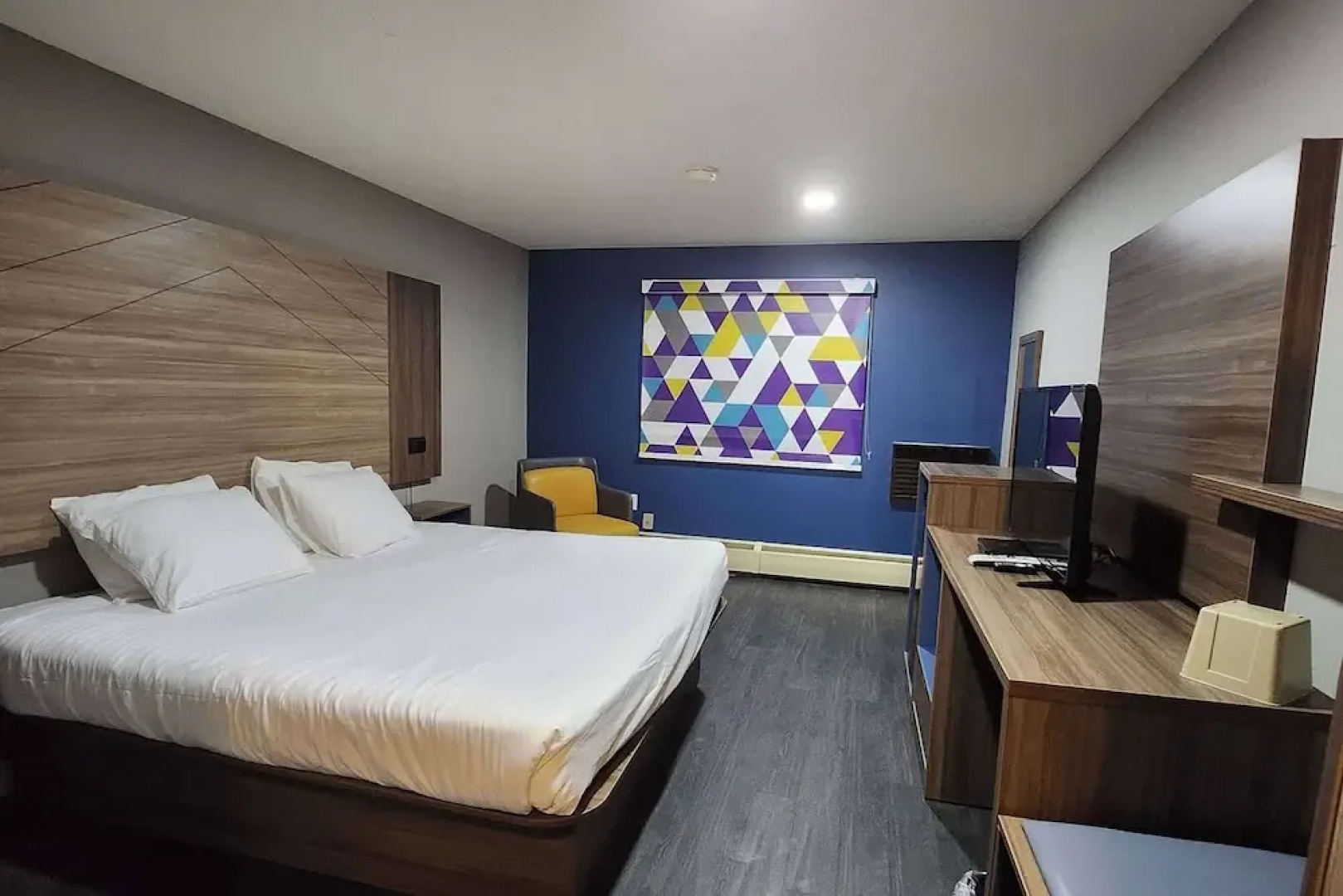 Super 8 by Wyndham Hayward WI