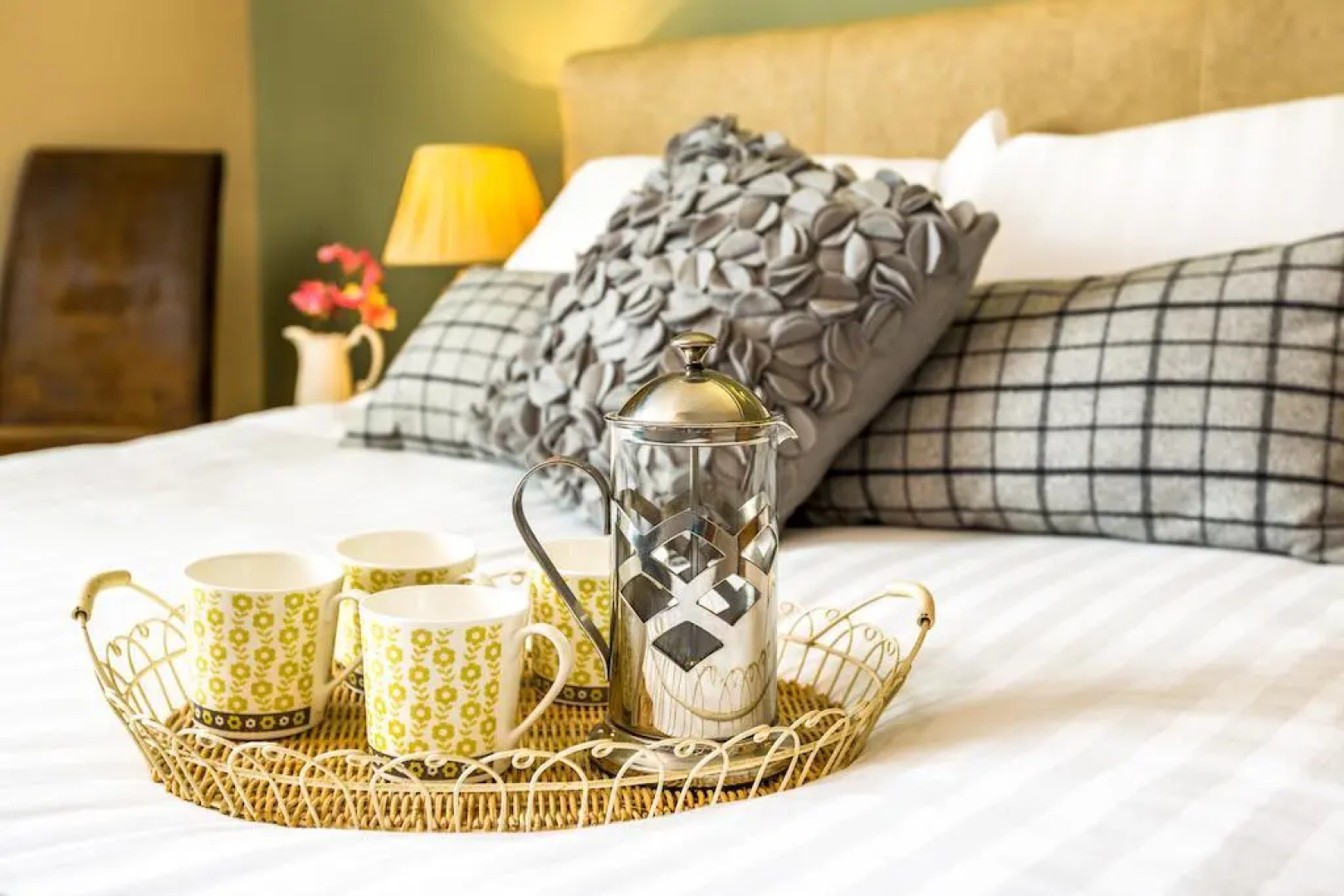 The Lounge Hotel and Bar