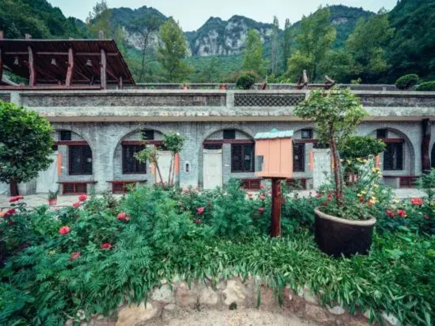 Mount Yunqiu Yaodong Courtyard